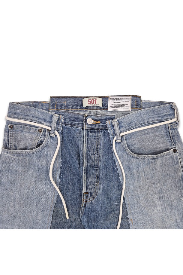 'orleans re work levis wide straight pant'는 데님과 면 혼방 소재의 유니섹스 와이드 스트레이트 핏 팬츠입니다. 블루 컬러에 패치워크 패턴과 빈티지 워싱을 더해 캐주얼하면서도 스트릿한 무드를 연출합니다. 리워크 디자인, 슈스트링 벨트, 러프한 헴라인, 비대칭 허리와 밑단 디테일이 특징이며, 사계절 내내 착용 가능한 긴 기장의 루즈핏 데님 팬츠입니다.

