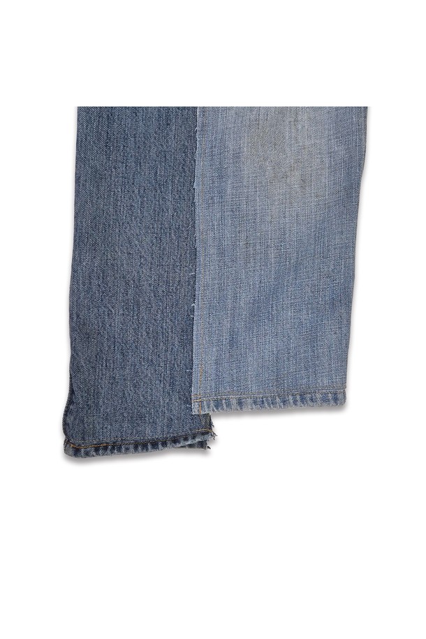 'orleans re work levis wide straight pant'는 데님과 면 혼방 소재의 유니섹스 와이드 스트레이트 핏 팬츠입니다. 블루 컬러에 패치워크 패턴과 빈티지 워싱을 더해 캐주얼하면서도 스트릿한 무드를 연출합니다. 리워크 디자인, 슈스트링 벨트, 러프한 헴라인, 비대칭 허리와 밑단 디테일이 특징이며, 사계절 내내 착용 가능한 긴 기장의 루즈핏 데님 팬츠입니다.
