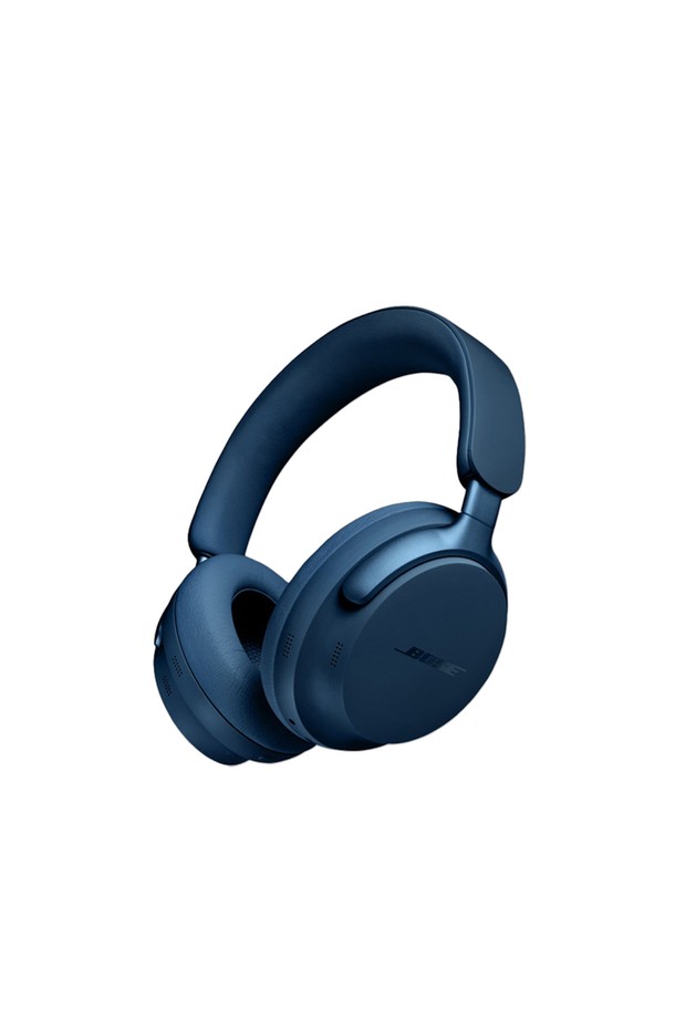 [BOSE] 보스 QC 울트라 헤드폰은 뛰어난 노이즈 캔슬링, 공간 음향 기술, 그리고 고급스러운 디자인을 갖춘 헤드폰입니다. 블랙, 화이트, 스모크, 플럼, 루나 블루의 세련된 컬러 옵션을 제공하며, 메탈과 가죽 소재를 사용하여 내구성과 고급스러움을 동시에 잡았습니다. 최대 24시간 사용 가능하며, 3시간 충전으로 편리하게 사용할 수 있습니다. 블루투스 5.3 연결과 3.5mm 오디오 케이블을 지원하며, CustomTune 기술, SimpleSync 기술, 구글 패스트 페어 지원, 바람 소음 감소 기능 등 다양한 편의 기능을 제공합니다. 휴대용 케이스, USB-C 충전 케이블, 3.5mm to 2.5mm 오디오 케이블을 포함한 구성으로 제공됩니다.
