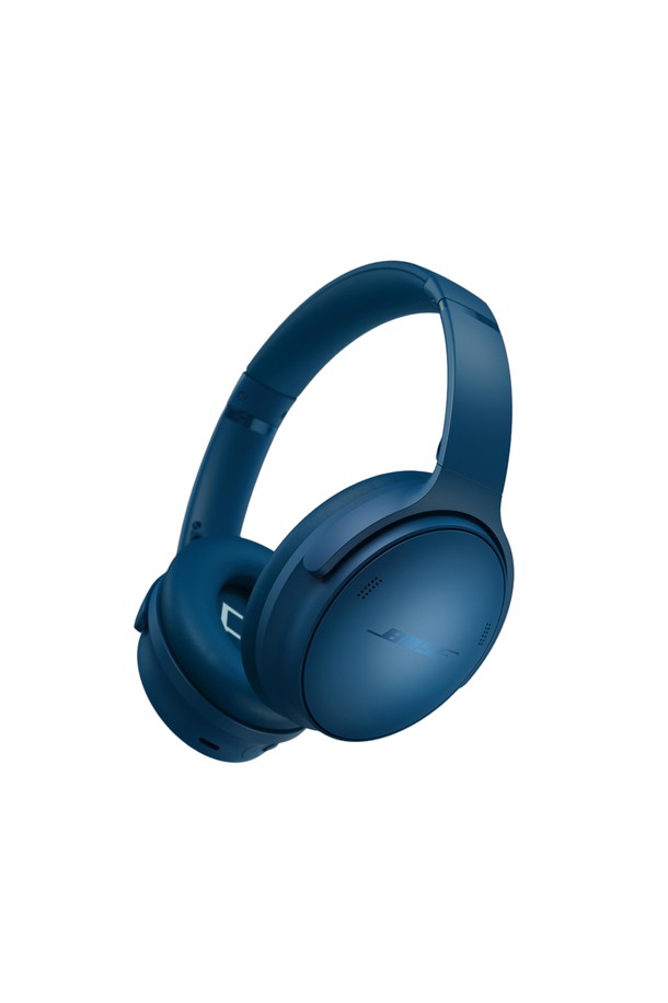 [BOSE] 보스 QC 헤드폰은 몰입도 높은 음질과 뛰어난 착용감을 제공하는 헤드폰입니다. 트리플 블랙, 화이트 스모크, 문스톤 블루, 사이프러스 그린, 트와일라잇 블루, 차일드 라일락, 더스크 샌드스톤 등 다양한 색상으로 출시되어 취향에 맞게 선택할 수 있습니다. 합성가죽과 스테인리스 스틸 소재로 제작되어 고급스러운 디자인과 내구성을 자랑하며, 241g의 무게로 편안하게 사용할 수 있습니다. 24시간 사용 가능한 배터리와 5.1 블루투스, 9m의 무선 연결 범위를 지원하며, 노이즈 캔슬링, EQ 조절, 멀티포인트 연결 등 다채로운 기능을 제공합니다. 구성품으로는 헤드폰, 케이스, USB-C 충전 케이블, 오디오 케이블이 포함되어 있습니다.
