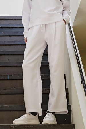 [커스텀어스] 럭셔리 쿠션지 기장편차 원턱 트레이닝팬츠 CFW23SKPT206