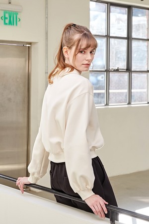 [커스텀어스] 퍼프소매 카라넥 크롭스웻셔츠 CXW23SKMT279