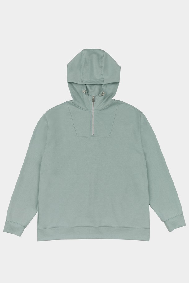 [커스텀어스] 프레피 후드 반집업 스웨트셔츠 CXS24SKHT211 민트는 캐주얼, 프레피, 미니멀 스타일을 추구하는 남성 고객을 위한 상의입니다. 면 소재로 제작되어 부드러운 촉감을 제공하며, 일상 및 가벼운 활동에 적합합니다. 레귤러 핏에 긴 소매, 후드와 반집업 디자인이 특징이며, 봄, 가을에 입기 좋은 두께입니다. 민트 컬러의 무지 디자인으로 다양한 하의와 매치하여 동네 마실룩, 산책룩을 연출할 수 있습니다.
