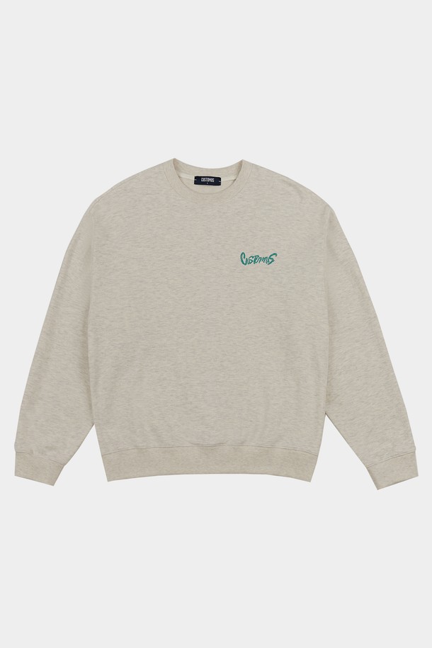 [커스텀어스] 러닝 프린트 스웨트셔츠 CCUCOFKMTA61 OTM는 남성을 위한 캐주얼 스타일의 스웨트셔츠입니다. 부드러운 면 소재로 제작되어 봄, 가을에 편안하게 착용할 수 있으며, 루즈핏으로 활동성을 높였습니다. 라운드넥에 긴 소매, 레귤러 기장으로 디자인되었으며, 'Oatmeal', 'Navy', 'Mint' 세 가지 색상으로 출시되었습니다. 동네 마실룩 또는 산책룩에 어울리는 베이직한 디자인으로, 프린트와 로고 디테일이 돋보입니다. 신축성이 약간 있어 편안한 착용감을 제공합니다.
