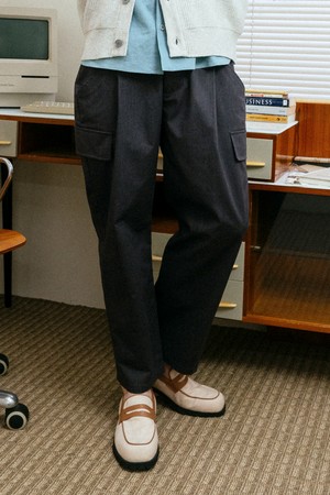 [커스텀어스] 후다 페이크포켓 카고형 원턱라인 세미와이드 팬츠 CXS24MWPT502 GRY