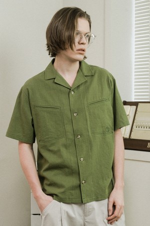 [커스텀어스] 사선입술포켓 린넨 반팔셔츠 CXS24MWSH501 KHA