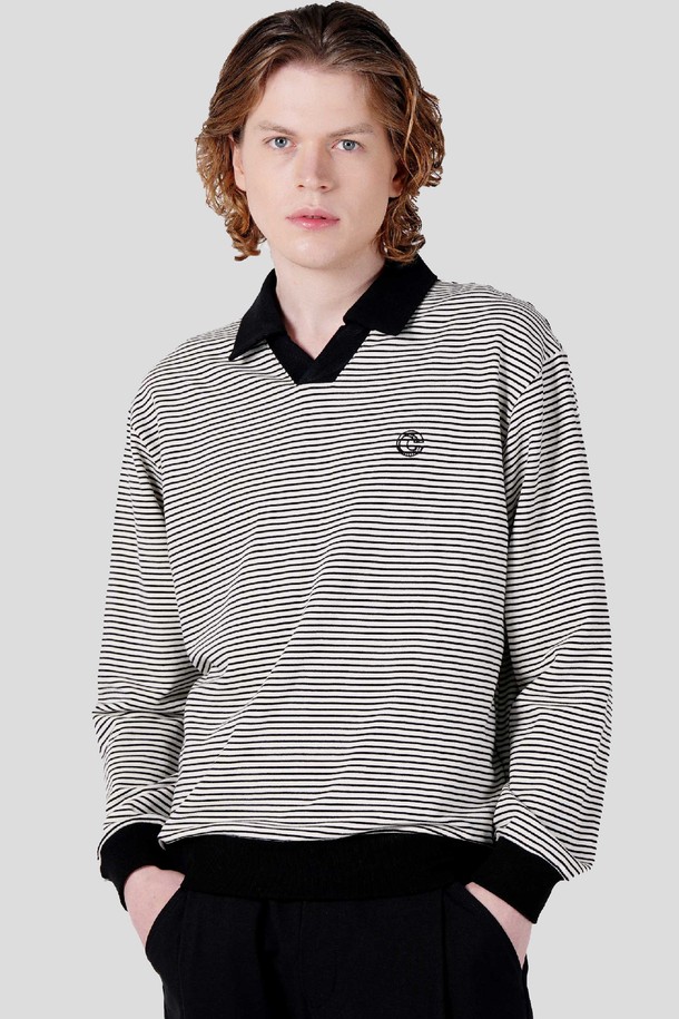 아이보리 & 블랙 컬러 배색의 카라넥 디자인이 돋보이는 남성 긴팔 카라티셔츠입니다. 캐주얼, 베이직 스타일로 일상에서 편안하게 착용하기 좋습니다. 봄, 가을에 적합하며, 부드러운 면 소재로 제작되어 편안한 착용감을 선사합니다. 레귤러 핏, 레귤러 기장, 스트라이프 패턴으로 클래식하고 미니멀한 무드를 연출합니다.
