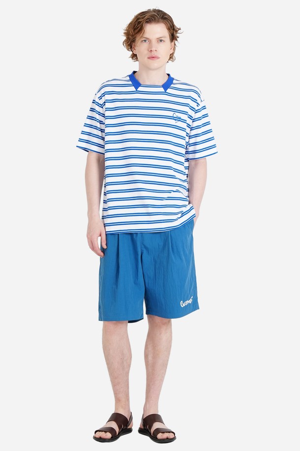 [커스텀어스] 로고 자수가 돋보이는 남자 5부 와이드 밴딩 하프 팬츠입니다. 시원한 블루, 머스타드, 그린 컬러로 출시되었으며, 면과 나일론 혼방 소재로 제작되어 얇고 통기성이 우수합니다. 땀 배출 기능과 구김 방지, 바이오워싱 처리를 통해 쾌적한 착용감을 선사하며, 세미오버핏으로 편안한 캐주얼 스타일을 연출합니다.
