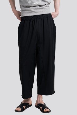 쿨터치 사방스판 벌룬핏 E밴딩 9부 와이드팬츠 CXS25MWPT613 BLA