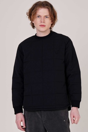 남자 4각퀼팅 로고자수 오버핏 맨투맨 CXS25WPMTC19 BLA