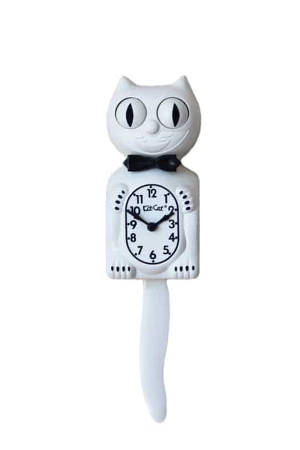 [킷캣클락] 보이_화이트는 귀여운 고양이 모양에 보타이 장식이 돋보이는 벽시계입니다. 하이드로그래픽 프린팅으로 선명한 화이트 색상을 자랑하며, 10cm x 22cm x 17cm 크기로 아담합니다. 움직이는 꼬리와 저소음 기능으로 실내 인테리어와 홈데코에 활용하기 좋으며, C형 건전지 2개로 작동합니다. 아크릴 스탠드 옵션 및 선물 포장 가능하며, 특별한 선물을 찾는 분들께 추천합니다.
