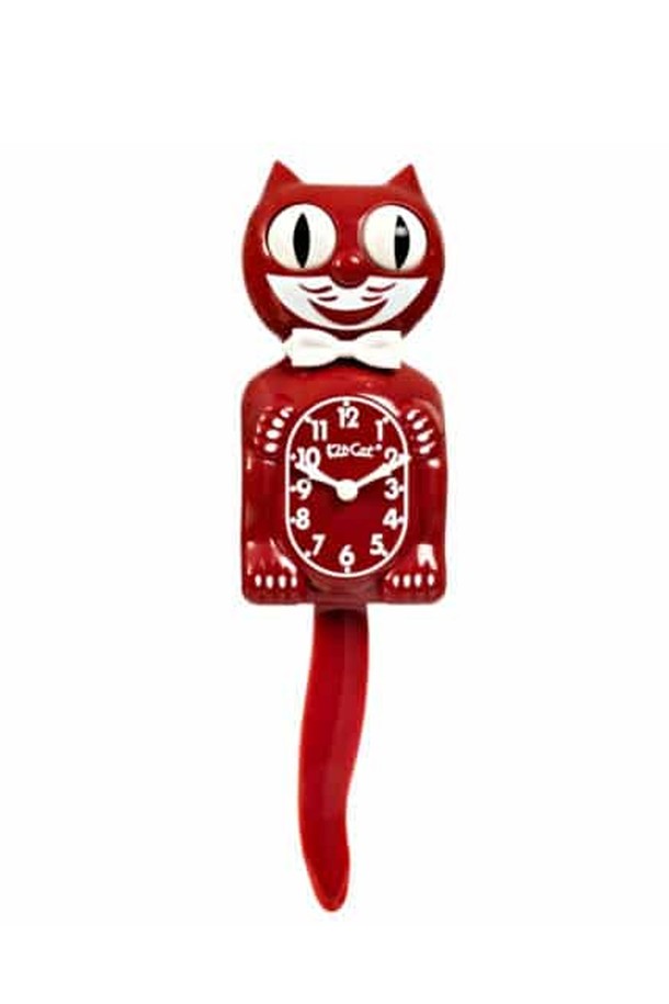깜찍한 고양이 디자인의 [킷캣클락] 보이_체리 벽시계입니다. 체리레드 색상의 플라스틱 소재로 제작되었으며, 보타이 장식과 움직이는 꼬리가 돋보이는 키치한 스타일의 제품입니다. 저소음으로 작동하며, C타입 배터리 2개로 구동되어 홈데코 인테리어 소품으로 활용하기 좋습니다.
