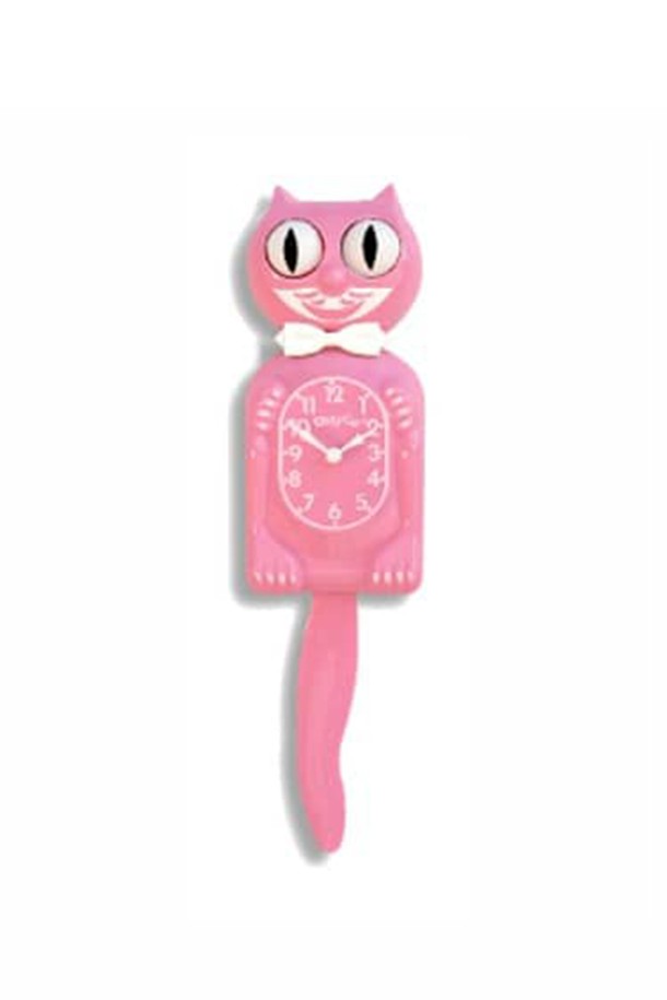[킷캣클락] 키티 보이 핑크 벽시계는 귀여운 고양이 모양에 핑크 컬러가 사랑스러운 제품입니다. 플라스틱 소재로 제작되었으며, 움직이는 꼬리와 보타이 장식이 디자인의 특징을 더합니다. 벽에 걸어 사용할 수 있으며, C형 건전지 2개로 작동하여 인테리어 소품이나 홈데코 용도로 활용하기 좋습니다.
