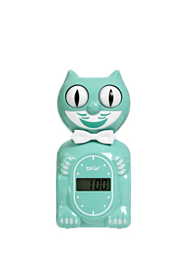 [킷캣클락] 솔라 오션블루 디지털시계는 플라스틱 소재에 오션블루 색상을 적용하여 산뜻한 디자인을 자랑합니다. 태양광 충전 방식으로 작동하며, 실내 조명에서도 충전이 가능하여 편리합니다. 귀여운 움직이는 눈 디자인과 알람 기능, 한글 매뉴얼을 통해 실용성을 더한 스탠드형 시계입니다.
