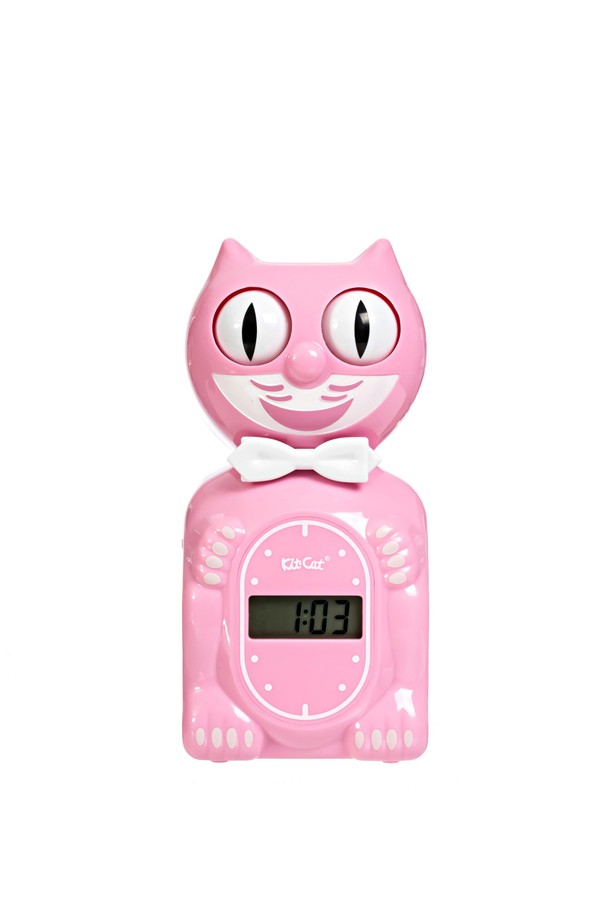 [킷캣클락] 솔라 핑크는 귀여운 고양이 캐릭터 디자인의 스탠드형 디지털 시계입니다. 핑크색 플라스틱 소재로 제작되었으며, 태양광 및 건전지 전원을 사용합니다. 깜빡이는 눈과 움직이는 꼬리, 디지털 디스플레이, 알람 기능, 소음 조절 기능, 그리고 한글 설명서를 포함하여 실내에서 편리하게 사용할 수 있습니다.

