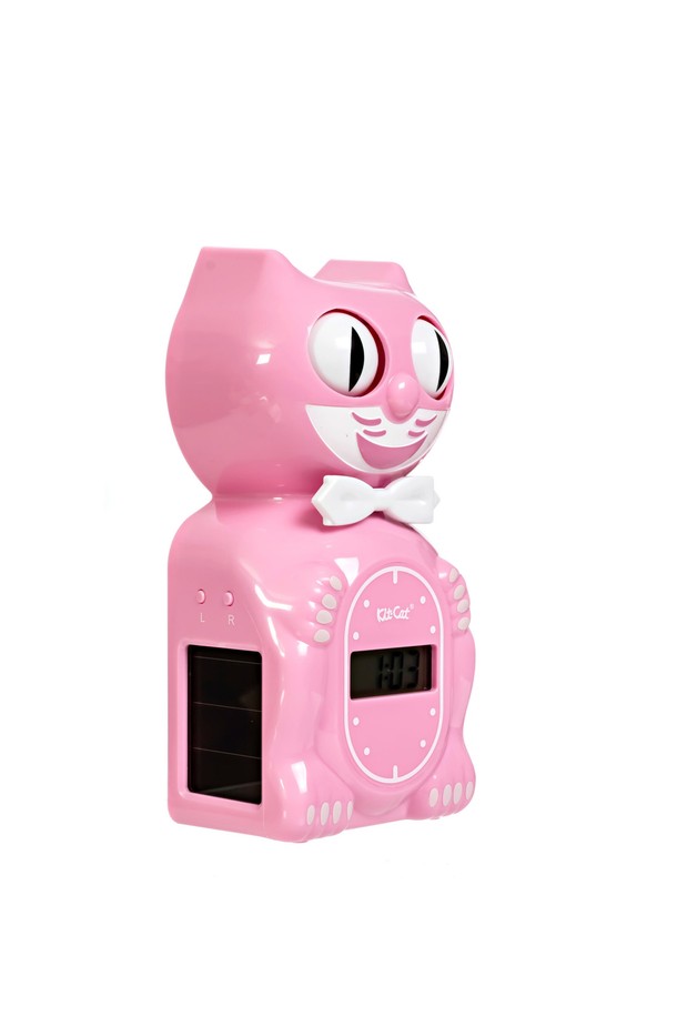 [킷캣클락] 솔라 핑크는 귀여운 고양이 캐릭터 디자인의 스탠드형 디지털 시계입니다. 핑크색 플라스틱 소재로 제작되었으며, 태양광 및 건전지 전원을 사용합니다. 깜빡이는 눈과 움직이는 꼬리, 디지털 디스플레이, 알람 기능, 소음 조절 기능, 그리고 한글 설명서를 포함하여 실내에서 편리하게 사용할 수 있습니다.
