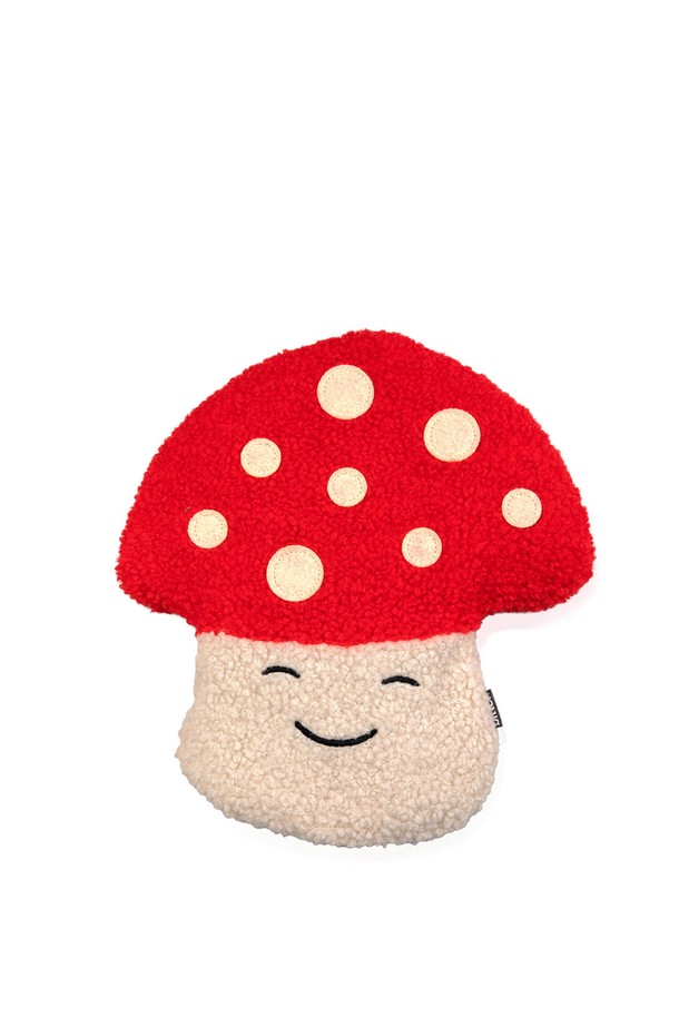 [비튼] 허거블 온찜질팩은 곡물(밀)과 섬유 소재로 제작되었으며, 버섯 모양에 귀여운 도트 패턴으로 디자인되었습니다. 라벤더 향으로 심리적 안정감을 선사하며, 전자레인지에 500~1000W로 1분 30초~1분간 가열하여 사용할 수 있습니다. 온열 작용을 통해 통증 완화, 근육 이완, 혈관 확장의 효과를 기대할 수 있으며, 부드러운 촉감의 플러시 인형 디자인으로 편안함을 더했습니다. 재사용이 가능하며, 사용 후에는 자연 건조하여 관리합니다. 사용 전 온도 확인 및 권장 가열 시간을 준수하여 안전하게 사용하세요.
