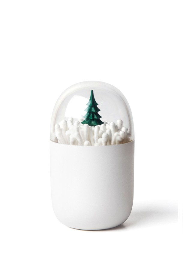 [퀄리디자인] 면봉케이스는 7 x 11.4cm 사이즈의 화이트 색상 면봉 케이스로, 욕실이나 화장대에서 면봉을 깔끔하게 보관할 수 있습니다. RPET와 재생 PS 소재를 사용하여 친환경적이며, BPA Free, 100% 재활용 가능, 재활용 소재 사용 등 다양한 특징을 가지고 있습니다. 재활용 페트병 3개 분량이 사용되었으며, 포장재를 포함하여 100% 재활용 가능한 욕실 수납용품입니다.
