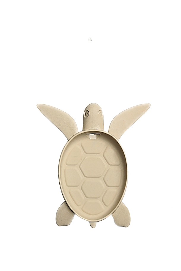 재생 나일론 소재로 제작된 베이지 색상의 퀄리디자인 거북이 비누접시입니다. 재활용 어망을 사용하여 친환경적이며, BPA free, 재활용 가능, 자가 배수 설계의 특징을 가지고 있습니다. 육각형 패턴의 거북이 모양 디자인으로 욕실에 포인트를 더하며, 재활용 소재 특성상 표면이 불균일할 수 있습니다.
