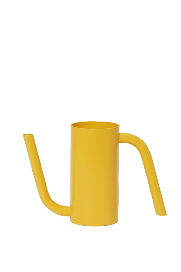 세련된 디자인과 실용성을 겸비한 [에어리어웨어] 탱고 워터링 캔입니다. 그린과 옐로우 두 가지 컬러로 출시되었으며, 0.6L 용량으로 실내 화분에 물을 주기에 적합합니다. 스틸 소재의 견고함과 파우더 코팅 마감으로 내구성을 높였으며, 미니멀하고 모던한 스타일의 인테리어 소품으로도 활용할 수 있습니다.
