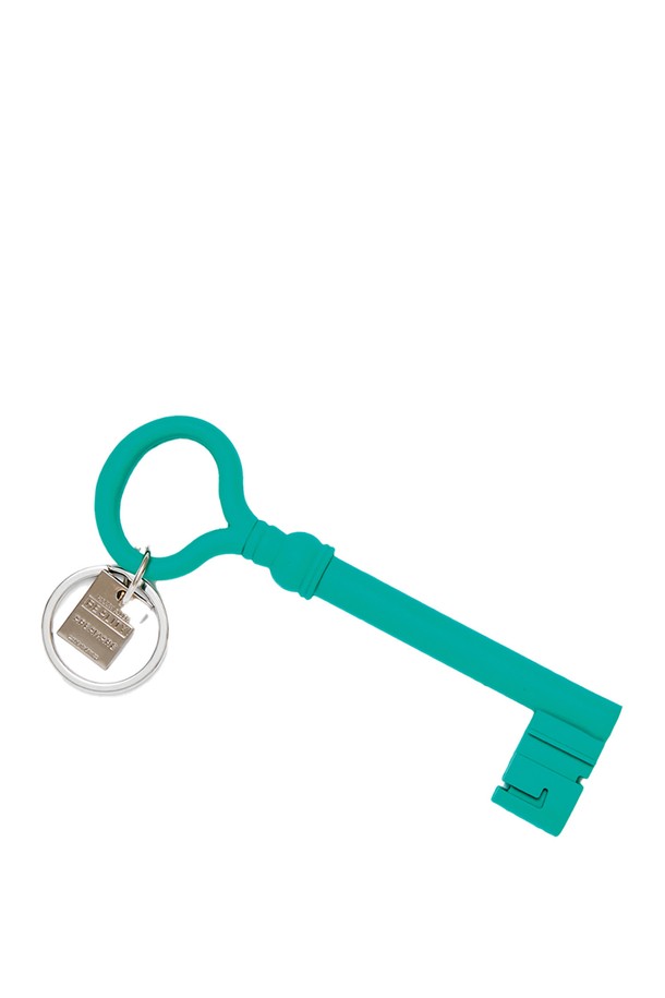 18세기 이탈리아 교회 열쇠를 모티브로 디자인된 [에어리어웨어] 리얼리티 키체인은 클래식한 감성과 모던한 스타일을 동시에 선사합니다. 실리콘과 스테인리스 스틸 소재의 견고함과 블랙, 오렌지, 터쿼이즈, 코발트, 핑크, 야광 등 다채로운 컬러 옵션은 열쇠 보관은 물론 가방 액세서리로도 활용 가능합니다. 16.5 x 6.4 x 1.3cm 크기의 이 키체인은 독특한 디자인과 컬러 매치, 실용성을 모두 갖춘 매력적인 제품입니다.
