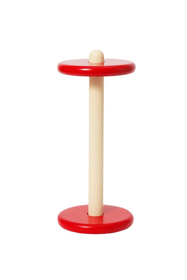 [에어리어웨어] 스풀 키친타월 홀더는 주방과 테이블 공간에 감각적인 멋을 더하는 주방용품입니다. 비치우드와 사펠레우드의 조화로운 색상과 심플하면서도 세련된 디자인은 주방 어느 곳에나 잘 어울립니다. 조립이 간편하고 고무 범퍼를 통해 안정적인 사용이 가능하며, 기능성과 심미성을 모두 고려한 실용적인 디자인이 돋보입니다.
