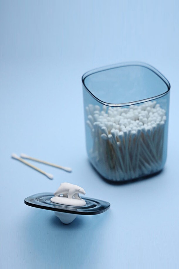 [퀄리디자인] 오션 컨테이너 블루클리어는 투명하고 심플한 디자인의 미디엄 사이즈 원통형 컨테이너입니다. 블루와 투명 컬러의 조화로, 친환경 ABS수지, 천연고무, 목분, 재생플라스틱 등 재활용 가능한 소재로 제작되어 BPA-free이며 재활용이 가능합니다. 화장솜, 면봉 등 욕실용품 및 화장품을 보관하거나 다용도로 활용할 수 있습니다.
