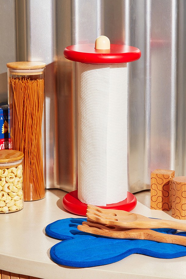 [에어리어웨어] 스풀 키친타올 홀더는 주방의 품격을 높여줄 심플하고 모던한 디자인의 제품입니다. 비치우드와 사펠레우드의 자연스러운 소재감을 살려, 주방에 따뜻하고 안정적인 분위기를 더합니다. 그린, 레드우드 두 가지 색상으로 만나볼 수 있으며, 75.2 x 15.2 x 34.8cm 크기의 넉넉한 사이즈로 실용적인 키친타월 보관을 도와줍니다.
