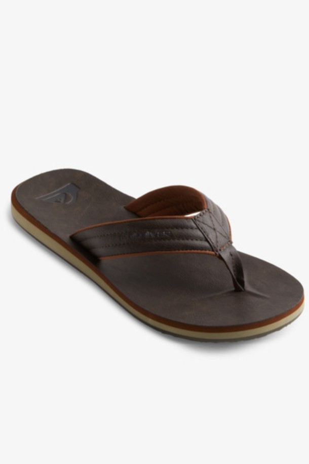 남성 다크 브라운 플립플랍 (QE22SD028CTK)은 여름철 일상 및 바캉스룩에 어울리는 캐주얼하고 미니멀한 디자인의 신발입니다. 누벅 소재로 제작되어 고급스러운 질감을 자랑하며, 로고 패턴으로 포인트를 더했습니다. 생활 방수 기능이 있어 쾌적하게 착용 가능하며, 접지력 강화로 안정적인 착용감을 제공합니다. 휴가, 리조트, 여름 바캉스룩과 함께 편안하고 스타일리시한 연출을 완성해보세요.
