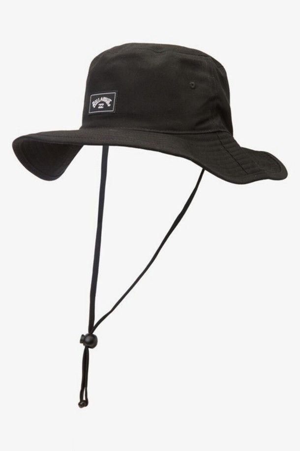 빌라봉(Billabong) 남성 블랙 서프 사파리 햇(AE13HT013BLK)은 아웃도어 활동과 일상에서 스타일리시하게 착용할 수 있는 남성용 모자입니다. 넓은 챙과 턱 스트랩, 썬 쉴드 디자인이 햇빛으로부터 보호해 주며, 자외선 차단 기능으로 실용성을 더했습니다. 모자 전면의 로고 라벨은 브랜드 아이덴티티를 강조하며, 캐주얼, 고프코어, 미니멀 스타일의 여행룩, 휴가룩, 등산룩에 잘 어울립니다. 봄, 여름 시즌에 시원하게 착용할 수 있는 블랙 컬러의 사파리 햇입니다. 사이즈 조절이 가능하여 편안한 착용감을 제공합니다.
