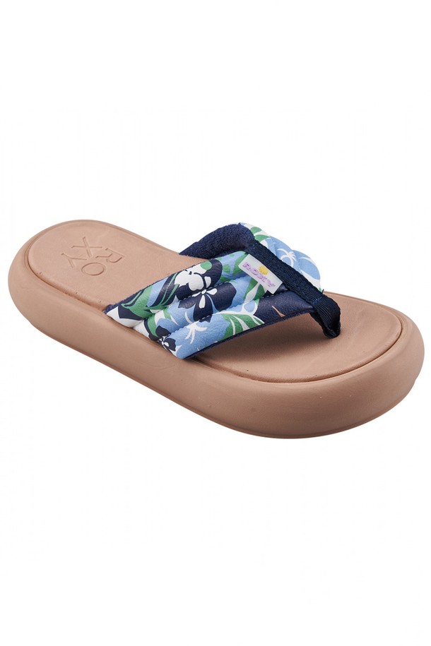 "여성 브라운 테리 플랫폼 샌들"은 여름철 휴가, 리조트, 바캉스룩에 잘 어울리는 캐주얼, 미니멀, 리조트 스타일의 신발입니다. 부드러운 테리 소재와 탄탄한 밴딩, 넓은 발볼 디자인으로 편안한 착용감을 선사합니다. 라운드 쉐입의 앞코와 두께감 있는 플랫폼 굽이 특징이며, 뒤쪽 밴드가 있어 안정감을 더합니다. 브라운(탄) 컬러의 무지 디자인은 어떤 옷에도 쉽게 매치되어 데일리 샌들로 활용하기 좋습니다. 여름 시즌, 발 편안함과 스타일을 동시에 잡을 수 있는 여성 플랫폼 샌들입니다.
