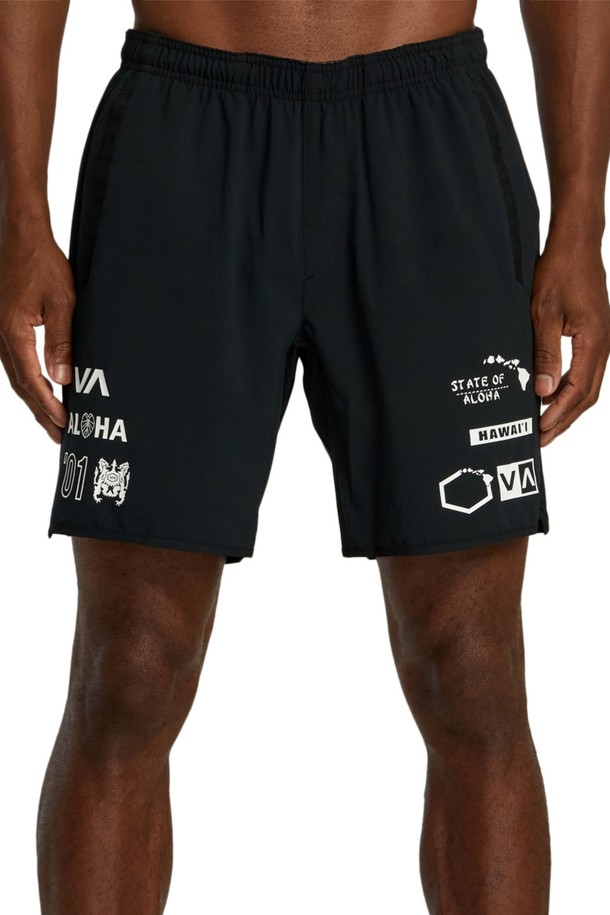 남성 하와이 올 브랜드 요가 워크숏 (VE31WK501BLK)은 요가, 피트니스, 일상복으로 활용하기 좋은 남성용 숏 바지입니다. 블랙 색상에 스포티한 스타일의 레귤러핏으로 제작되었으며, 흡습 및 속건 기능을 갖춰 활동적인 움직임에도 쾌적함을 유지합니다. 하와이안 패턴과 브랜드 로고 프린트가 시원하고 개성 있는 디자인을 더합니다. 밴딩 처리로 편안한 착용감을 제공하며, 여름철에 최적화된 요가/필라테스룩, 피트니스룩을 연출할 수 있습니다.
