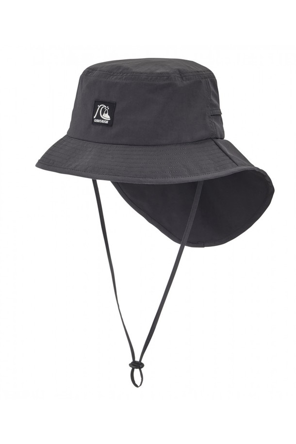 남성 블랙 아웃도어 버킷햇 (QE23HT127BLK)은 아웃도어 활동, 물놀이, 일상생활에서 활용하기 좋은 남성용 버킷햇입니다. 넓은 챙과 무지 디자인으로 시원하고 세련된 스타일을 연출하며, 봄, 여름 시즌에 적합합니다. 나일론 소재로 제작되어 가볍고 쾌적하며, UPF 50+ 자외선 차단 기능으로 피부를 보호합니다. 턱끈과 조이개가 있어 활동적인 움직임에도 모자가 벗겨질 걱정 없이 편안하게 착용할 수 있으며, 턱끈은 탈부착이 가능하고 롤업 스타일 연출도 가능합니다. 캐주얼, 미니멀, 고프코어 스타일을 즐기는 남성분들께 휴가룩, 여행룩, 여름 바캉스룩의 필수템으로 추천합니다.
