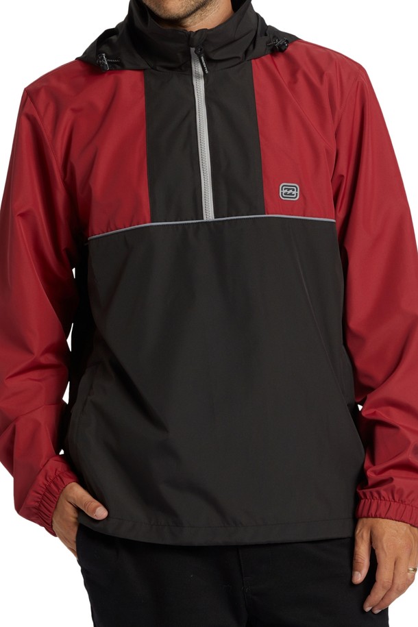 남성용 SPEC 73 윈드셀 재킷(AE31JK023DYR)은 아웃도어 활동과 일상에서 모두 활용 가능한 윈드브레이커입니다. 블랙과 레드의 컬러 블록 디자인이 스포티함과 캐주얼한 스타일을 동시에 연출하며, 봄/가을 간절기에 적합합니다. 얇은 두께감의 나일론 소재로 제작되어 가볍고 편안하며, 4-way 스트레치 원단과 신축성으로 활동성을 높였습니다. PFC-free DWR 발수 가공 및 친환경 발수 기술, 반사 파이핑 디테일은 기능성과 디자인을 모두 만족시킵니다. 등산, 러닝, 가을 나들이 등 다양한 TPO에 맞춰 스포티, 캐주얼, 고프코어 스타일을 연출해보세요.
