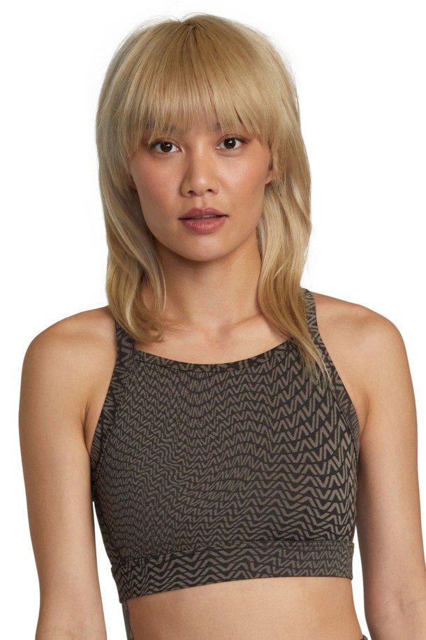 여성 자카드 하이 임팩트 브라탑 (VE31SL803CSD)은 스포츠 및 피트니스 활동에 적합한 하이 임팩트 디자인의 브라탑입니다. 스포티하고 미니멀한 스타일로 제작되었으며, 언더버스트 지지를 위한 언더버스트 밴드가 특징입니다. 사계절 모두 착용 가능하며, 자카드 패턴으로 디자인되어 세련된 느낌을 더합니다. 단품으로 구성되어 있으며, 운동 시 편안함과 안정감을 제공합니다.
