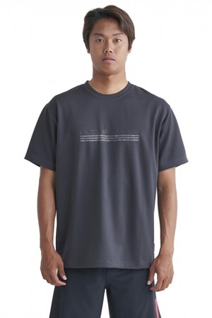 남성 차콜 레귤러핏 반팔 래쉬 티셔츠 (QE21RE133CHC)