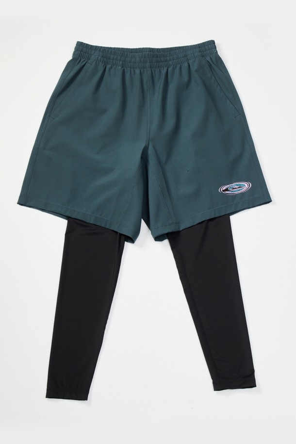 UPF 50+ 다이브5 레이어드 워터레깅스 (QF21RT056MID)는 여성용 레깅스로, 수영, 서핑, 워터스포츠를 즐기기에 적합합니다. 그린과 블랙 두 가지 색상으로 출시되었으며, 슬림핏의 숏 기장 디자인입니다. 나일론과 스판덱스 혼방 소재로 제작되어 부드러운 촉감과 뛰어난 신축성을 자랑하며, 얇은 두께로 여름철에도 시원하게 착용할 수 있습니다. UPF 50+ 자외선 차단 기능과 흡습, 속건 기능으로 쾌적함을 유지하며, 레이어드 디자인과 워터레깅스 스타일로 스포티한 휴가룩, 리조트룩, 피트니스룩을 연출할 수 있습니다.
