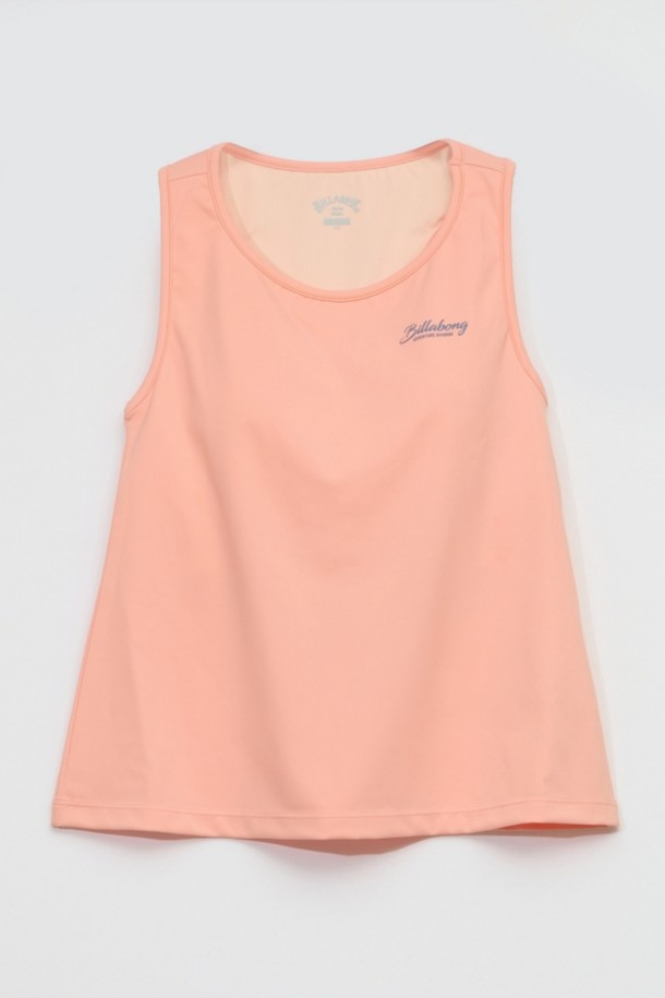 **여성 액티브 나시티 (WF31RE037CRL)**는 워터 스포츠 및 일상에서 활용 가능한 여성용 액티브 나시티입니다. 코랄 컬러의 슬림핏 디자인으로, 여름철에 시원하고 스포티한 스타일을 연출합니다. 신축성이 뛰어난 스트레치 소재와 메쉬 안감, 브라 패드가 내장되어 편안한 착용감을 제공하며, 흡습 및 속건 기능으로 활동성을 높였습니다. 크롭 기장의 라운드넥 민소매 디자인으로, 여름 바캉스룩, 피트니스룩 등 다양한 TPO에 활용하기 좋습니다. 로고 패턴으로 포인트를 주어 미니멀하면서도 캐주얼한 스타일을 완성합니다.
