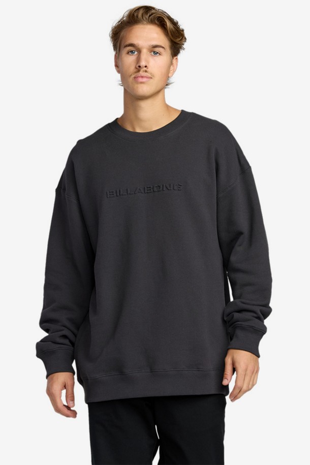 ICONIC EMBOSS (아이코닉 엠보스) 맨투맨 (AF31LT061BLK)은 남성용 맨투맨으로, 베이직하고 캐주얼한 스타일을 연출합니다. 부드러운 면 소재에 두꺼운 두께감으로 제작되어 봄, 가을, 겨울 시즌에 착용하기 좋습니다. 오버핏 디자인과 라운드넥, 긴소매가 특징이며, 엠보싱 로고 디테일이 돋보입니다. 데일리룩, 미니멀 룩, 클래식 룩 등 다양한 스타일에 활용하기 좋은 아이템입니다.
