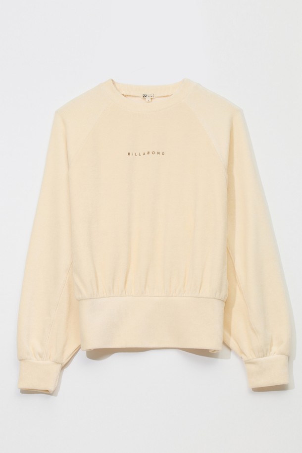 여성 니트 벨루어 × 립 맨투맨 (WF31LT075WCP)은 부드러운 촉감의 니트 벨루어 소재로 제작되어 포근함을 선사합니다. 라운드넥 디자인에 레귤러핏으로 편안하게 착용 가능하며, 아이보리, 베이지 두 가지 색상으로 출시되었습니다. 크롭 기장에 긴소매 디자인이며, 립 디테일로 포인트를 더했습니다. 봄, 가을, 겨울 시즌에 캐주얼하고 미니멀한 스타일 연출에 적합하며, 데이트룩, 모임룩으로 활용하기 좋습니다.