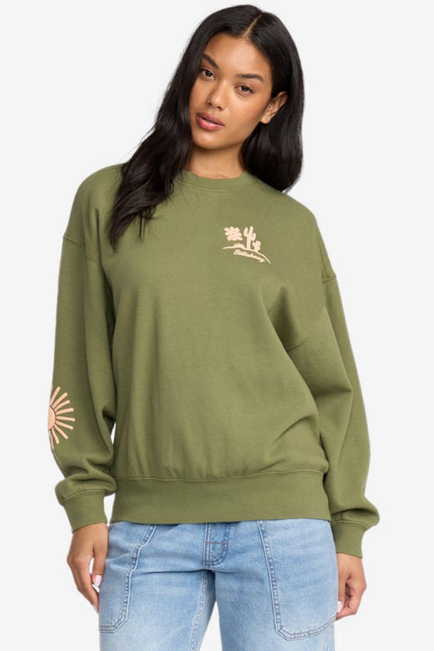 여성 SUN WAVE LIVIN KENDAL(선 웨이브 리빈 켄달) 맨투맨 (WF31LT063GNR)은 캐주얼하고 미니멀한 스타일을 연출하기 좋은 상의입니다. 부드러운 면 소재로 제작되어 봄, 가을에 편안하게 착용하기 좋으며, 루즈핏으로 활동성을 높였습니다. 그린 색상 바탕에 로고 패턴이 돋보이며, 긴 소매와 라운드넥 디자인으로 깔끔한 인상을 줍니다. 두꺼운 두께감으로 따뜻함을 더하며, 프린팅 디테일이 포인트로 들어가 일상, 봄 소풍, 캠핑룩 등 다양한 TPO에 활용하기 좋습니다.
