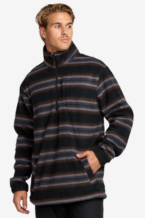 BOUNDARY(바운더리) MOCK 하프 집업 플리스 (AF31FH013BLK)는 가을과 겨울에 따뜻하게 착용할 수 있는 남성용 플리스 점퍼입니다. 캐주얼, 스포티, 미니멀 스타일을 추구하는 분들에게 적합하며, 일상 및 산책, 캠핑 등 다양한 TPO에 활용할 수 있습니다. 부드러운 촉감의 두꺼운 플리스 소재로 제작되었으며, 하프 집업 디자인과 포켓 디테일이 특징입니다. 블랙 컬러에 스트라이프 패턴으로 포인트를 더했으며, 레귤러핏으로 편안한 착용감을 선사합니다. 긴 소매 기장의 레귤러 기장 상의로, 스타일리시함과 보온성을 동시에 잡았습니다.
