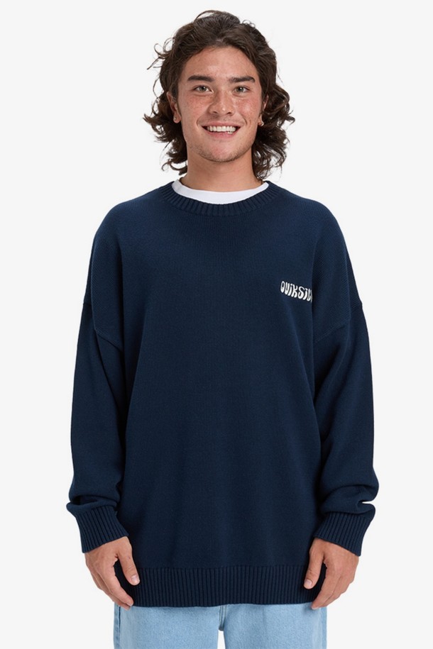 네이비 컬러의 DEVILS JACQUARD LOGO 니트입니다. 가을과 겨울에 착용하기 좋은 두꺼운 두께감의 라운드넥 니트로, 베이직하고 캐주얼한 스타일을 연출합니다. 긴 소매와 레귤러핏으로 제작되었으며, 자카드 로고 디테일이 돋보입니다. 출근룩이나 비즈니스 캐주얼에 활용하기 좋으며, 캐주얼, 클래식, 미니멀 스타일을 즐겨 입는 남성 고객에게 추천합니다. 부드러운 촉감의 니트 소재로 제작되어 편안하게 착용할 수 있습니다.
