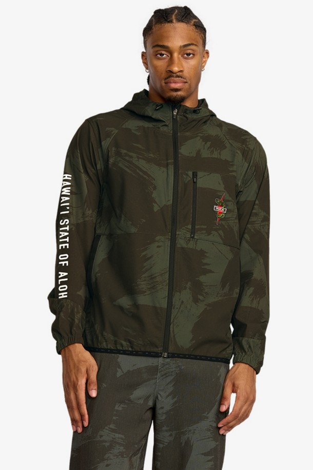 하와이 요가 바람막이 재킷 (VF31JK017ICM)은 요가, 러닝, 여행 등 다양한 활동에 적합한 공용 바람막이 재킷입니다. 카키와 올리브 두 가지 색상으로 제공되며, 스포티, 캐주얼, 고프코어 스타일을 연출하기 좋습니다. 가볍고 부드러운 나일론 소재로 제작되어 봄, 여름철에 쾌적하게 착용할 수 있으며, 방풍 기능으로 갑작스러운 날씨 변화에도 유용합니다. 레귤러핏에 집업 스타일, 후드와 포켓 디테일이 더해져 실용성을 높였으며, 카모 패턴이 세련된 느낌을 더합니다. 활동적인 당신의 라이프스타일에 스타일리시함을 더해줄 아이템입니다.
