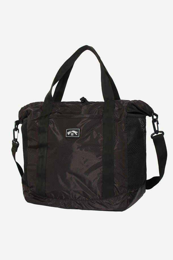 ADIV(에이디브) 패커블 백 (AF33OB072BLK)은 여행룩, 휴가룩, 캠핑룩에 잘 어울리는 간편한 수납 가방입니다. 미니멀, 캐주얼, 시티보이 스타일을 추구하는 남성 고객에게 적합하며, 접이식 기능으로 휴대성이 뛰어납니다. 무지 패턴의 블랙 컬러로, 어떤 스타일에도 무난하게 매치할 수 있습니다. 가볍고 실용적인 디자인으로 제작되어, 여행이나 일상에서 유용하게 사용할 수 있습니다. 필요할 때 간편하게 펼쳐서 넉넉한 수납 공간을 확보할 수 있습니다.
