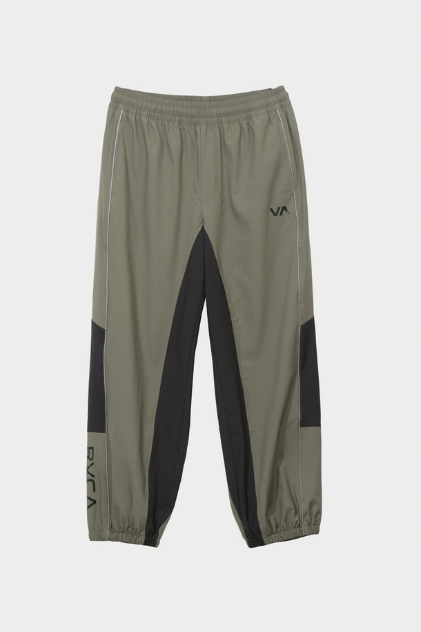 피트니스 활동에 적합한 웜업 팬츠 (VF31LP102MSH)입니다. 스포티한 스타일의 긴 기장 바지로, 피트니스룩 연출에 용이합니다. 무지 디자인으로 어떤 상의와도 매치하기 쉬우며, 활동적인 움직임을 고려한 디자인을 자랑합니다. 운동 시 편안함을 제공하며, 스타일리시함까지 놓치지 않아 활동성과 디자인을 모두 중시하는 분들께 추천합니다.
