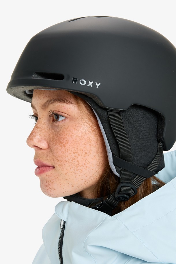 RF53HM032KVJ 스노우 헬멧은 스노우 스포츠를 즐기는 모든 분들을 위한 공용 헬멧입니다. 보온 기능을 갖춰 겨울철 추위 속에서도 따뜻하게 활동할 수 있으며, 사이즈 조절 기능으로 편안한 착용감을 제공합니다. 미니멀하고 스포티한 디자인으로 어떤 등산룩에도 잘 어울립니다. 무지 스타일로 깔끔함을 더해 유행을 타지 않고 오래 사용할 수 있습니다.
