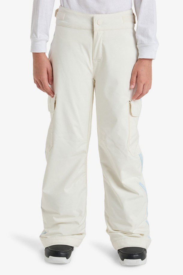 유스 BANKY ICE(뱅키 아이스) 스노우 팬츠 (TF51PS035WCF)는 스노우스포츠를 위한 공용 긴바지입니다. 겨울 시즌에 적합하며, 아이스 컬러의 무지 디자인으로 스포티한 스타일을 연출합니다. 두꺼운 두께감과 레귤러핏으로 제작되었으며, 핏은 물론 패딩 안감으로 보온성을 높였습니다. 여행, 휴가, 캠핑 등 다양한 TPO에 활용 가능하며, 고프코어 및 미니멀 스타일을 즐기는 분들께도 추천합니다.
