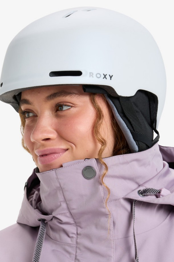 KASHMIR (카슈미르) 스노우 헬멧 (RF53HM032WCF)은 스노우스포츠를 위한 필수 아이템입니다. 미니멀하고 스포티한 디자인의 화이트 컬러 헬멧으로, 겨울철 야외 활동 시 머리를 안전하게 보호합니다. 무지 패턴으로 어떤 의상에도 잘 어울리며, 스타일리시한 연출이 가능합니다. 스노우 헬멧 본연의 기능에 충실하여 활동적인 겨울 스포츠를 즐기는 모든 분들에게 적합합니다.
