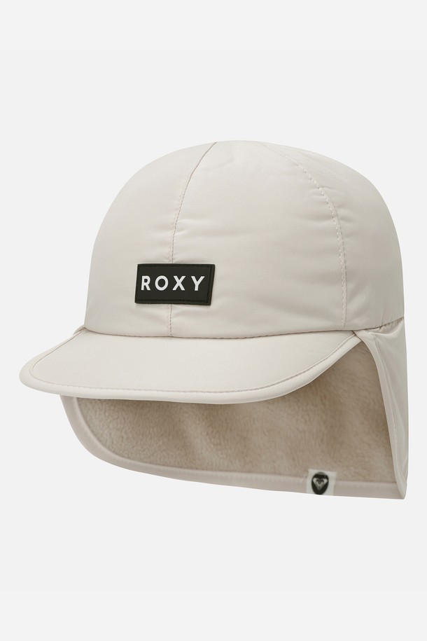 INSULATED 머프 캡 (RF41CP075EGR)은 겨울철 추위로부터 당신을 보호해 줄 방수 기능의 모자입니다. 부드러운 촉감의 나일론 소재와 중간 모자 깊이로 편안한 착용감을 선사하며, 무지 디자인에 로고 장식으로 포인트를 더했습니다. 보온 기능과 인슐레이션 소재를 사용하여 추운 날씨에도 따뜻함을 유지하며, 출근룩, 미니멀, 클래식, 캐주얼 스타일 모두에 잘 어울립니다. 두꺼운 두께감으로 따뜻함을 더한 그레이 컬러의 머프 캡은 당신의 겨울 스타일을 완성해 줄 것입니다.
